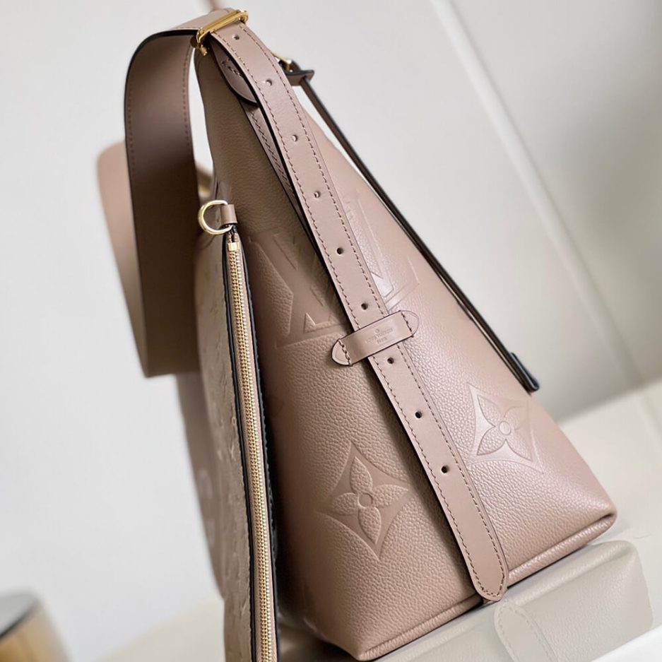 LV CarryAll MM - Image 3