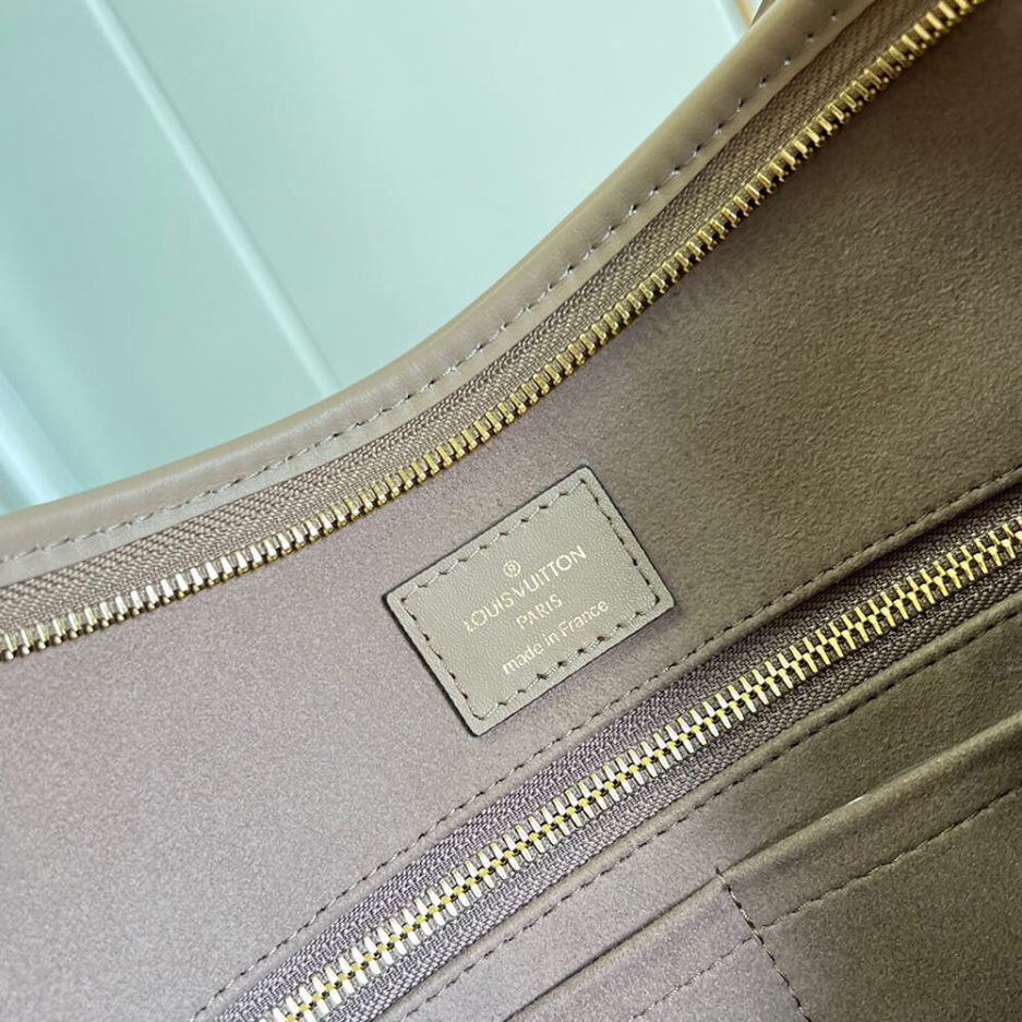 LV CarryAll MM - Image 7