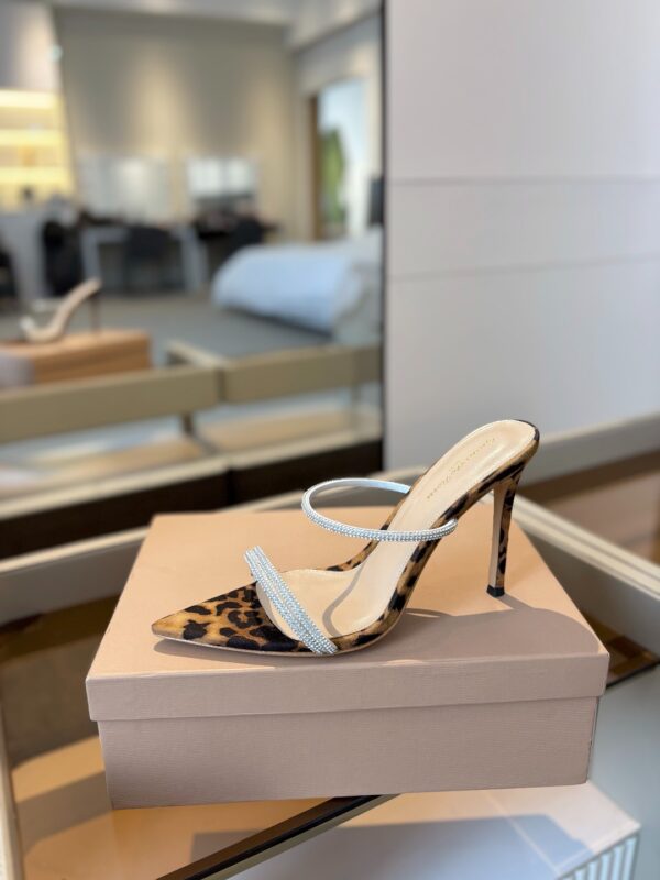 173719-Gianvito rossi women shoes - Image 3
